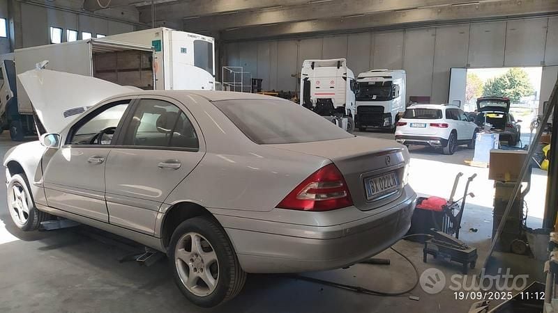 Usata Mercedes C180 139 CV (102 kW) 2001 Grigio Berlina