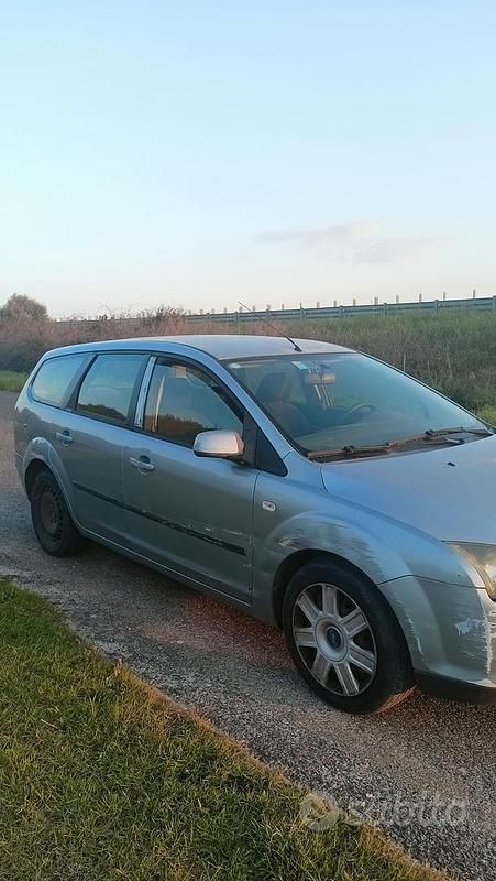 Usata Ford Focus 90 CV (66 kW) 2005 Grigio Station wagon