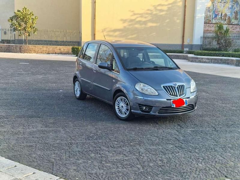 Usata Lancia Musa 69 CV (50 kW) 2010 Grigio Monovolume