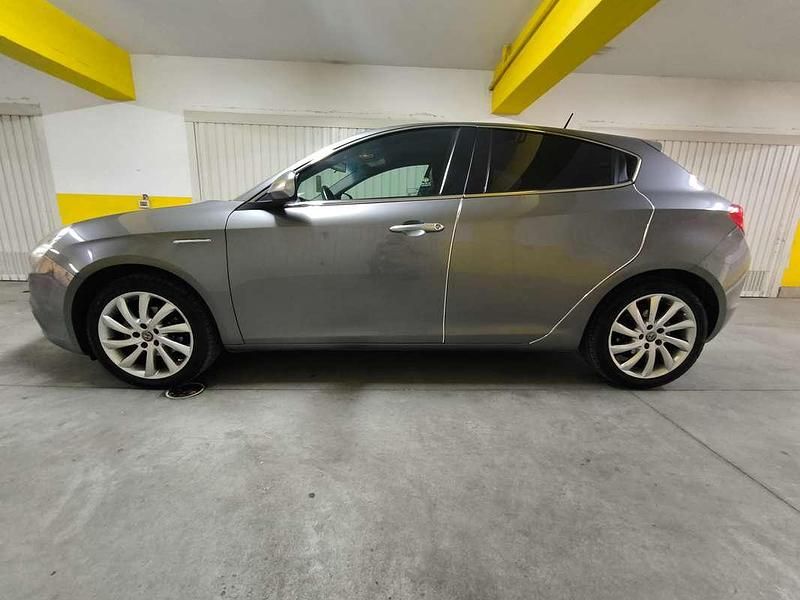 Usata Alfa Romeo Giulietta Exclusive 105 CV (77 kW) 2013 Grigio Utilitaria