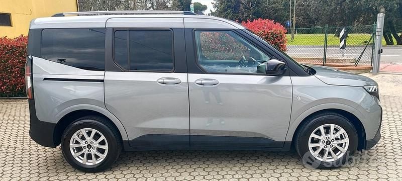 Usata Ford Tourneo Courier Active 125 CV (91 kW) 2024 Grigio Monovolume