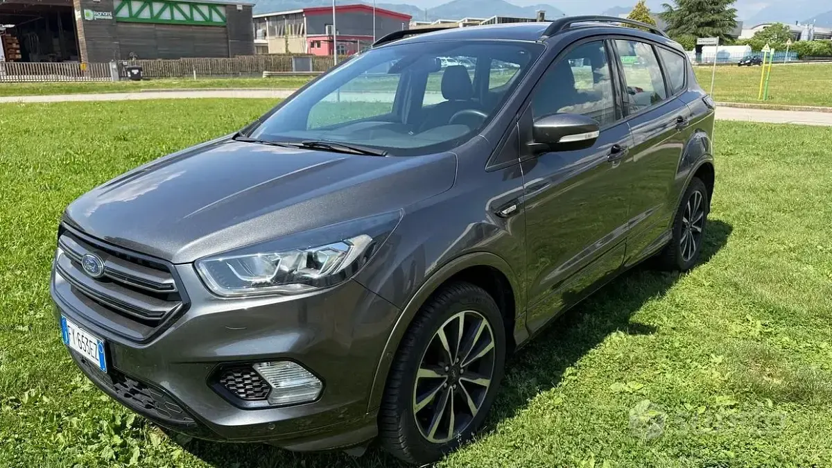 Usata Ford Kuga ST-Line 120 CV (88 kW) 2019 Grigio SUV