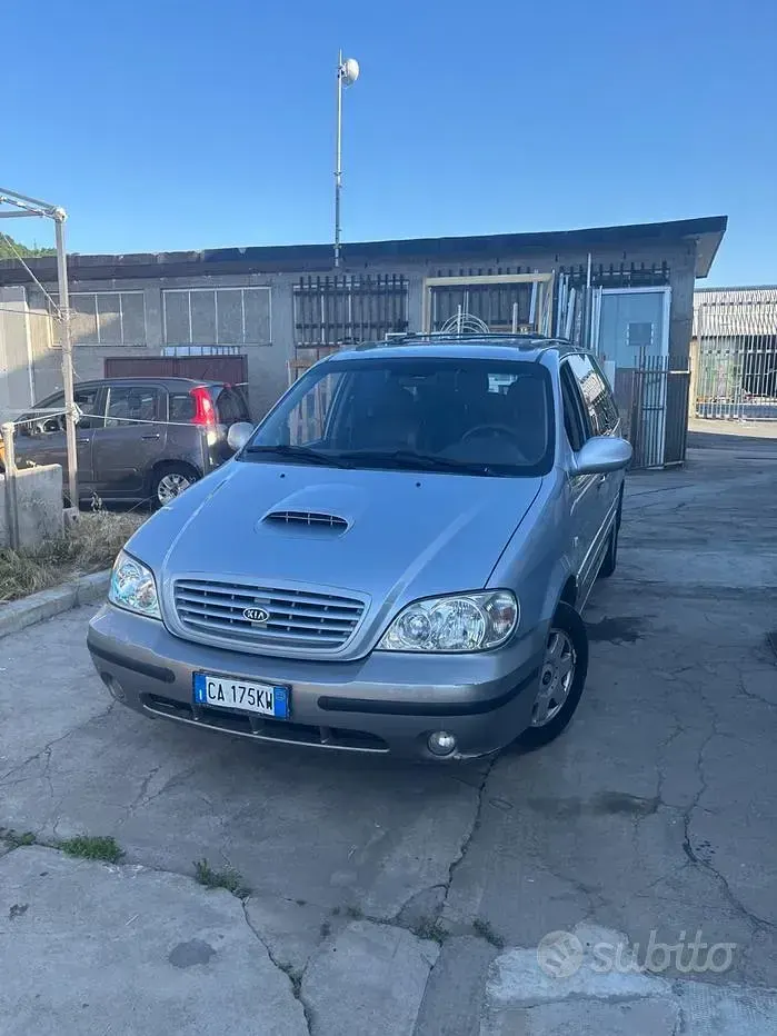 Usata Kia Carnival Comfort 145 CV (106 kW) 2003 Grigio Monovolume