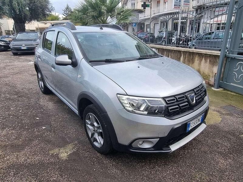 Usata Dacia Sandero Stepway 95 CV (69 kW) 2020 Argento Berlina