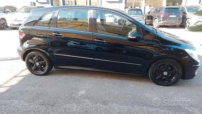Usata Mercedes B200 140 CV (102 kW) 2008 Nero Monovolume