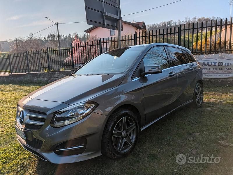 Usata Mercedes B180 Premium 122 CV (89 kW) 2017 Grigio Monovolume