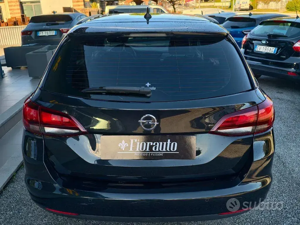 Käytetty Opel Astra Innovation 136 HP (100 kW) 2016 Musta Farmari