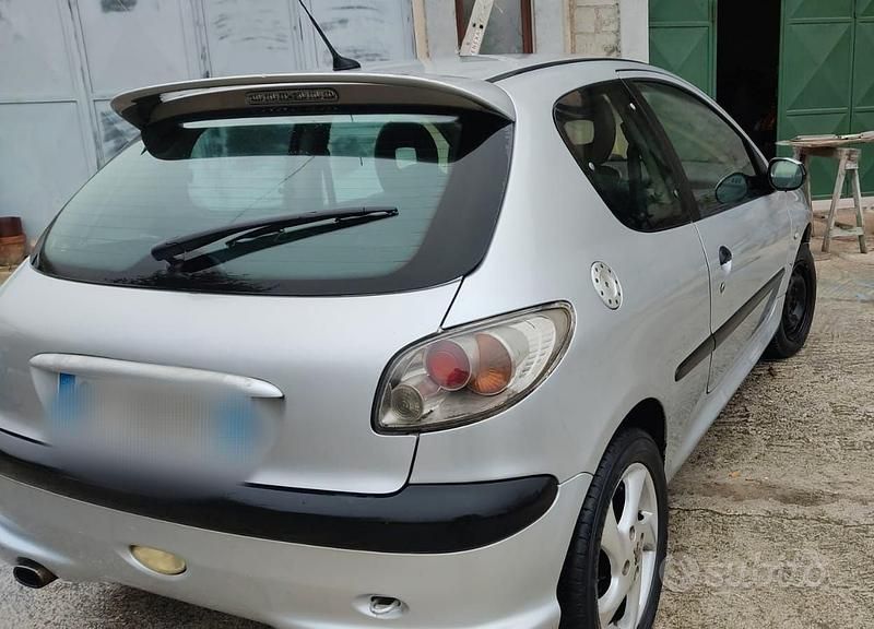 Begagnad Peugeot 206 88 HK (64 kW) 2002 Sedan
