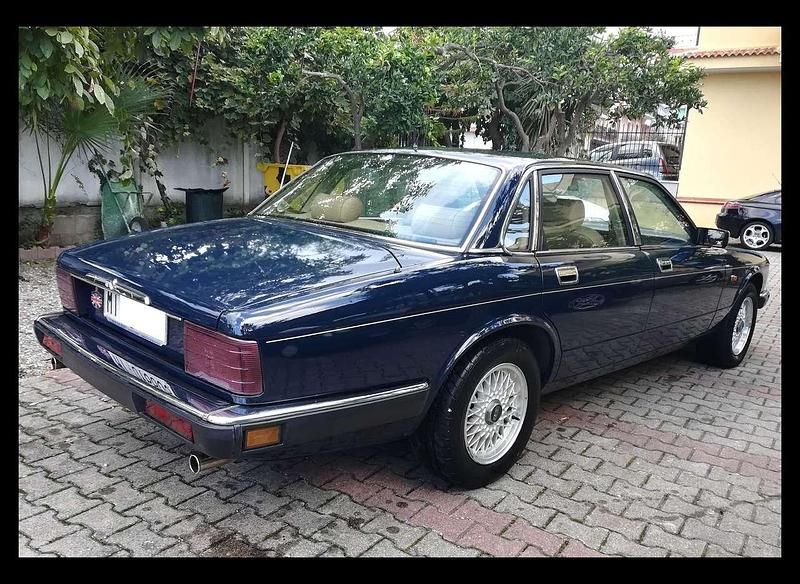Usata Jaguar XJ6 199 CV (146 kW) 1991 Blu/azzurro Berlina