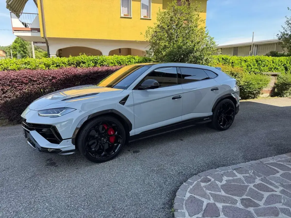 Usata Lamborghini Urus 666 CV (489 kW) 2024 Grigio SUV