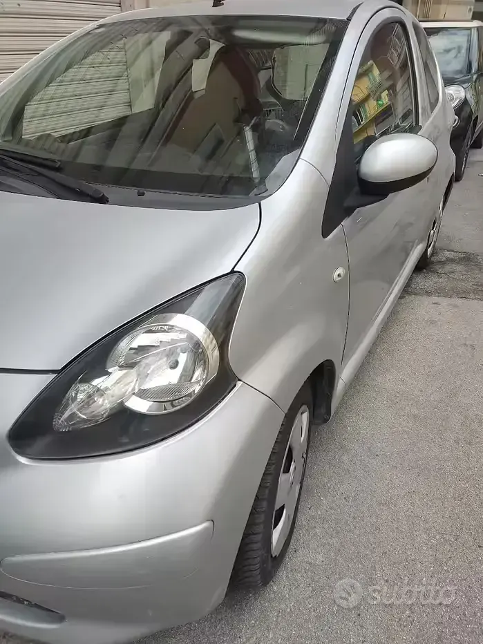 Usata Toyota Aygo 68 CV (50 kW) 2006 Grigio Utilitaria