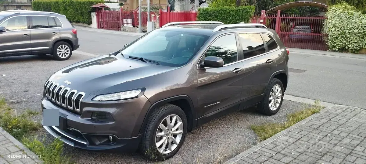 Usado Jeep Cherokee 140 CV (102 kW) 2014 Gris SUV