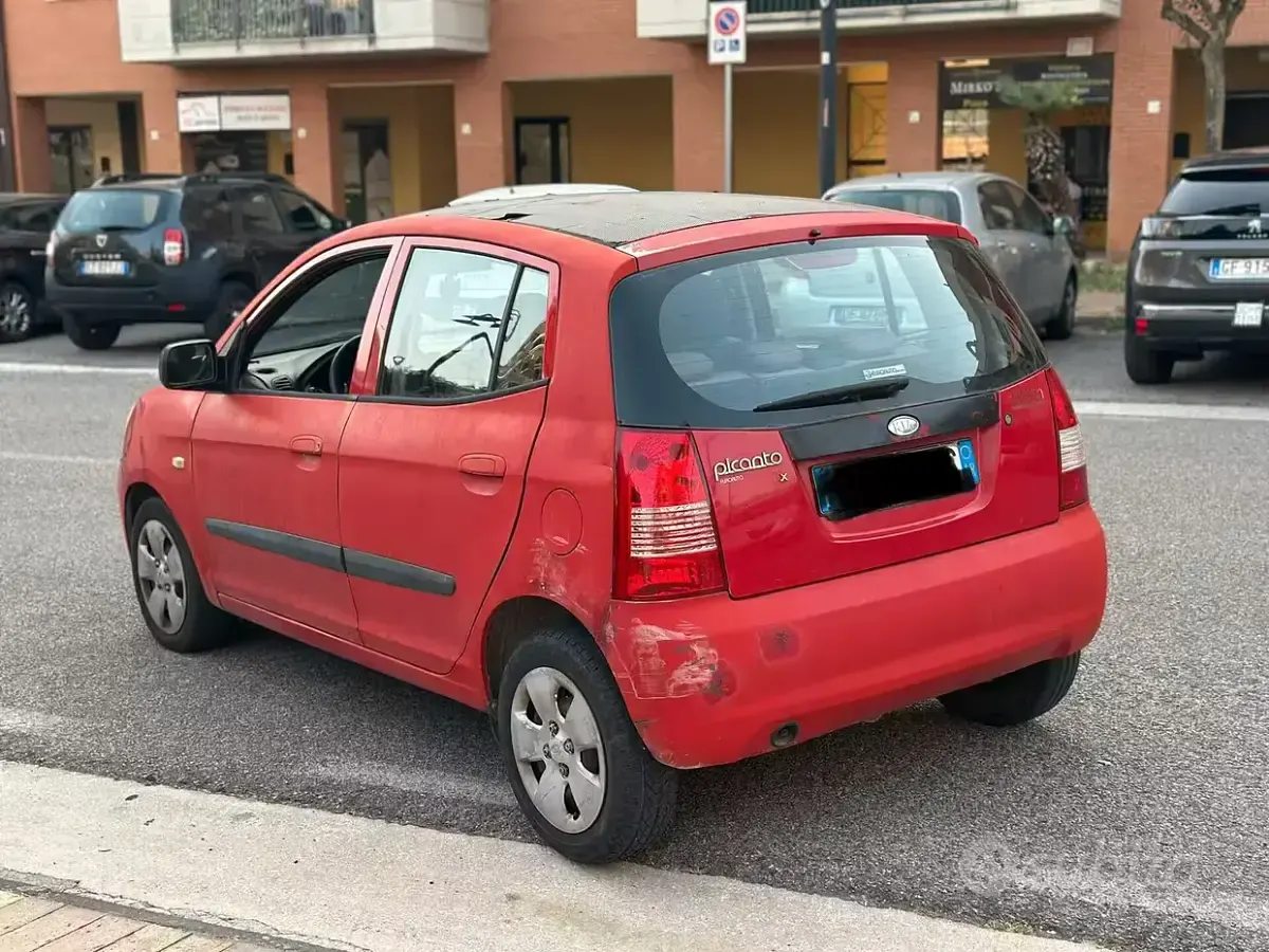 Usata Kia Picanto Spirit 61 CV (44 kW) 2006 Rosso Utilitaria