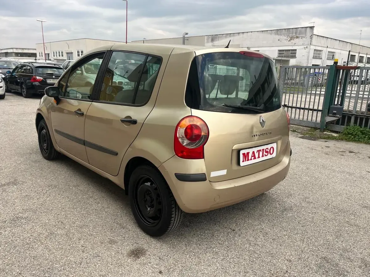 Usata Renault Modus Luxe 75 CV (55 kW) 2005 Oro Monovolume