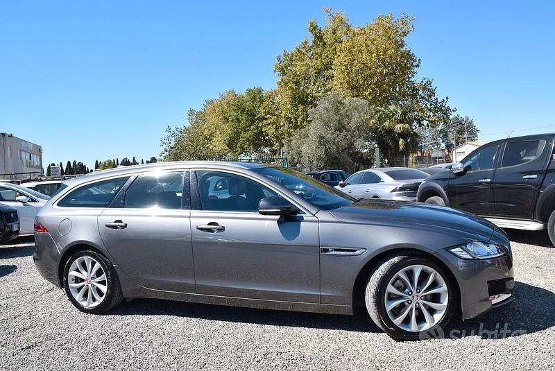 Usata Jaguar XF Sportbrake Prestige 180 CV (132 kW) 2018 Grigio Station wagon