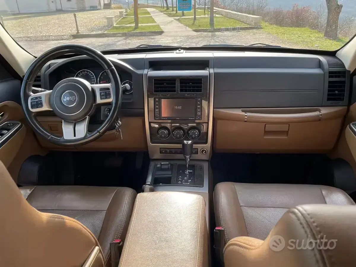 Usata Jeep Cherokee Limited 200 CV (147 kW) 2011 Nero SUV