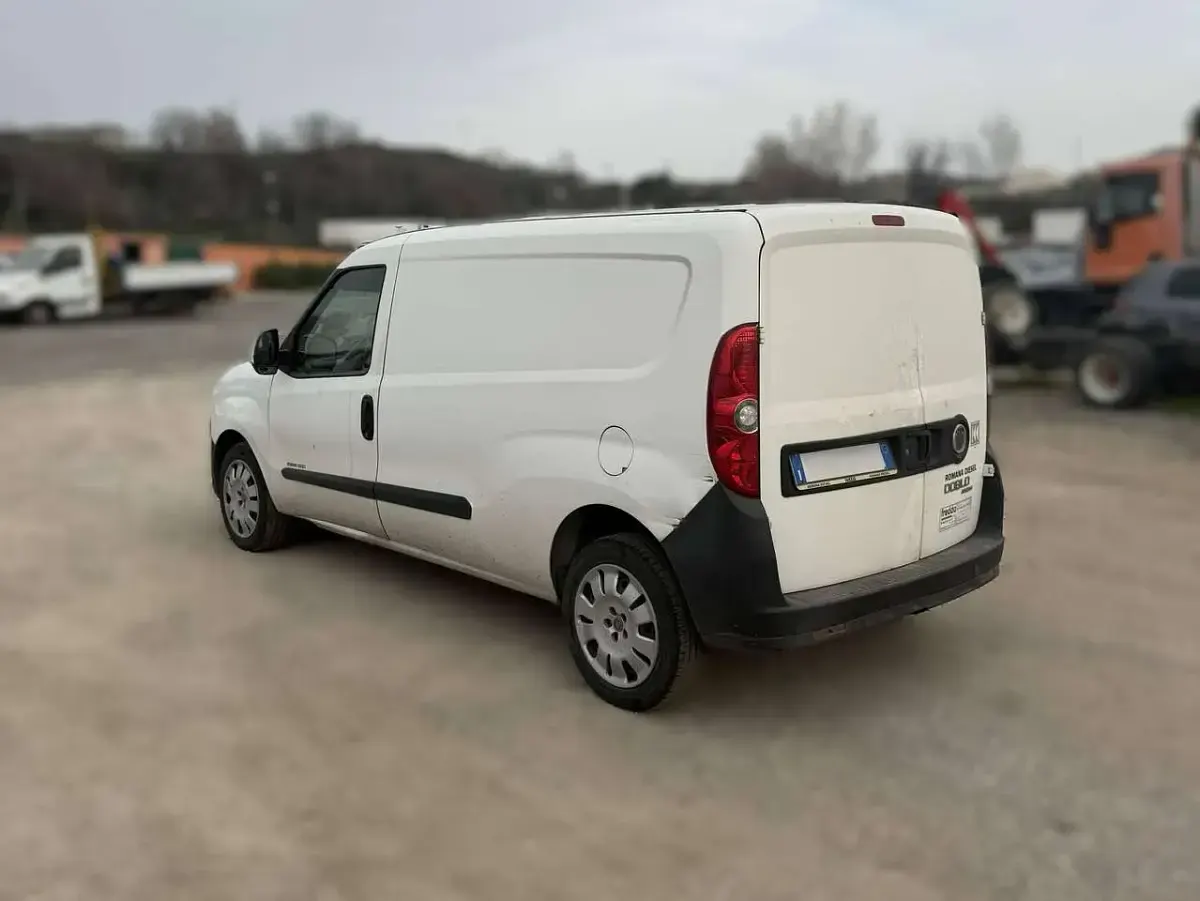 Usata Fiat Doblò 95 CV (69 kW) 2012 Bianco Monovolume