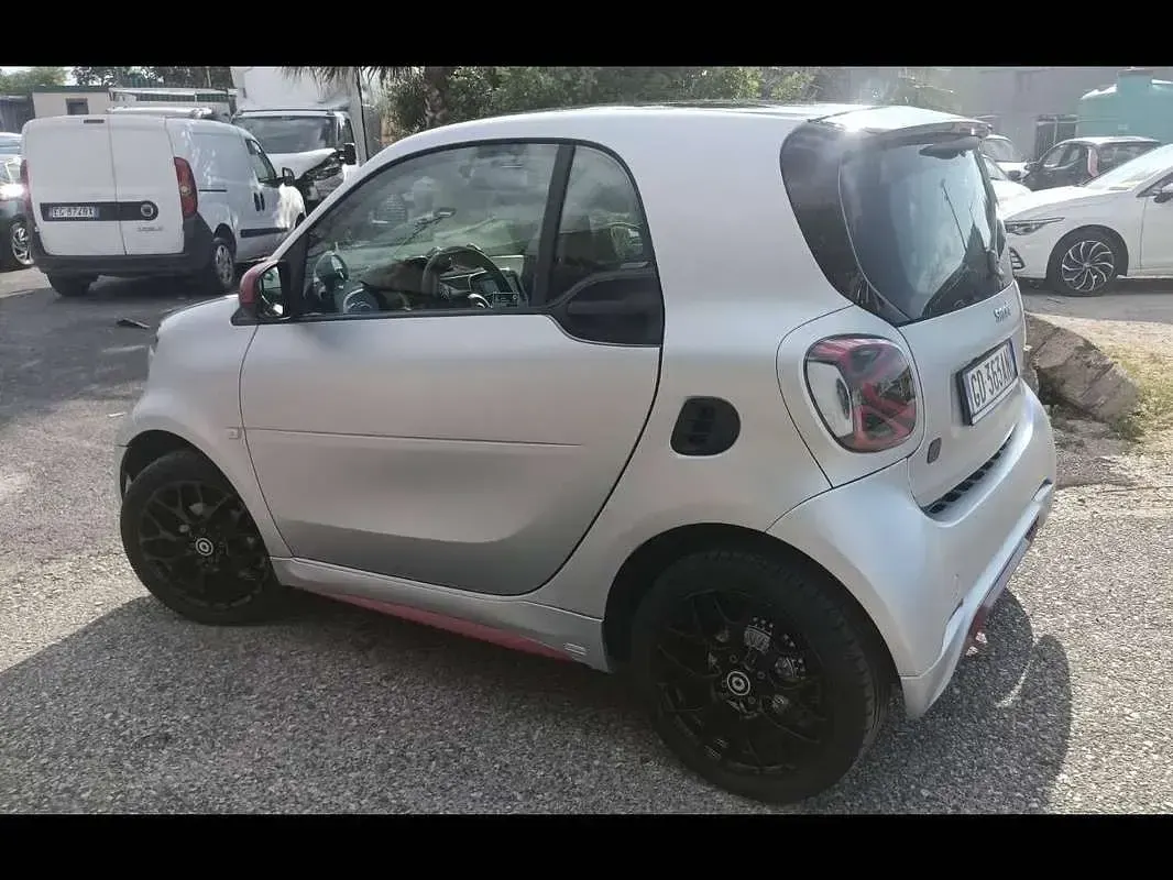Usata Smart ForTwo Coupé 41 kW (56 CV) 2020 Argento Utilitaria