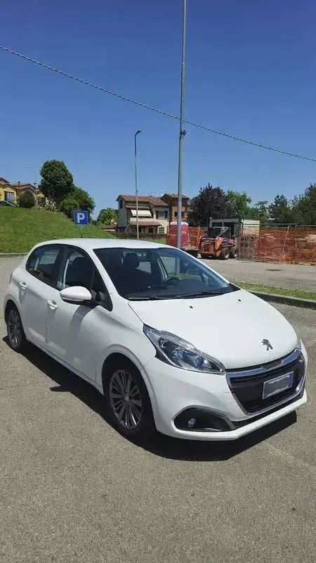 Usata Peugeot 208 Active 75 CV (55 kW) 2016 Bianco Utilitaria