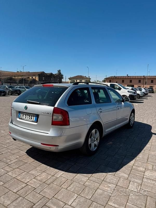 Usata Skoda Octavia 105 CV (77 kW) 2011 Grigio Station wagon