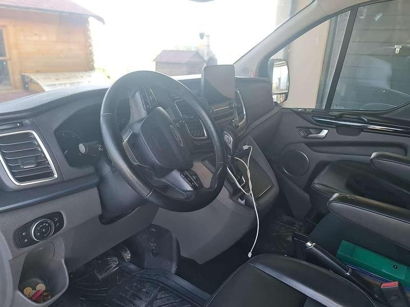 Usata Ford Tourneo Active 185 CV (136 kW) 2021 Blu/azzurro Monovolume