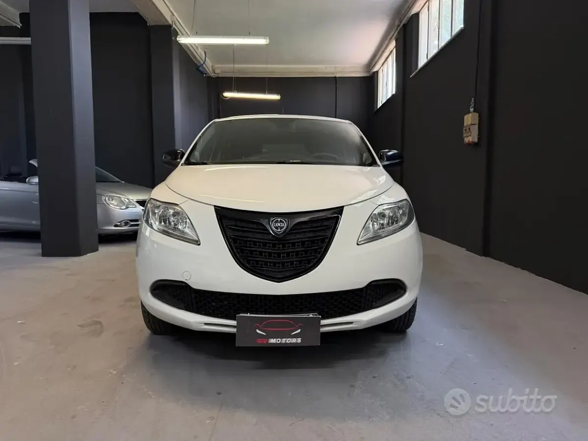 Usata Lancia Ypsilon 80 CV (58 kW) 2015 Bianco Utilitaria