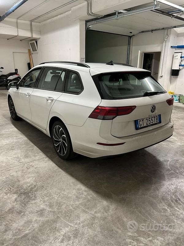 Usata VW Golf VIII Life 150 CV (110 kW) 2024 Bianco Station wagon