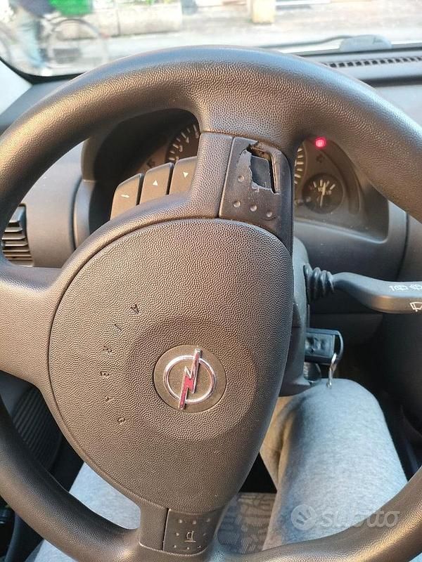 Usata Opel Corsa Club 75 CV (55 kW) 2001 Grigio Utilitaria