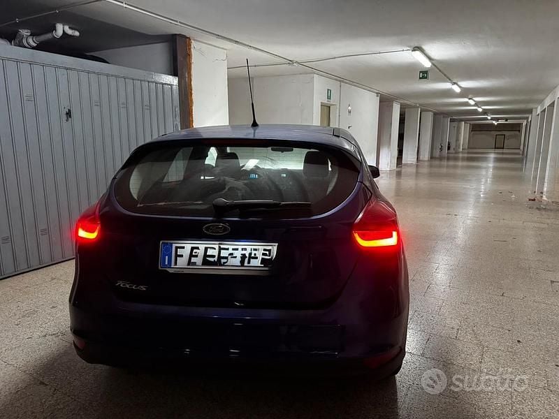 Usata Ford Focus Business Edition 120 CV (88 kW) 2015 Blu Berlina