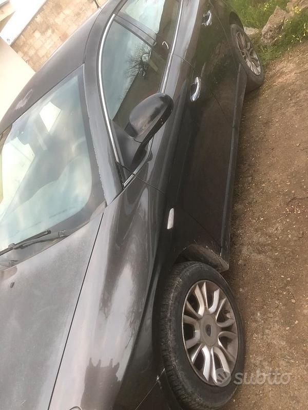 Usata Lancia Delta 120 CV (88 kW) 2008 Marrone Utilitaria