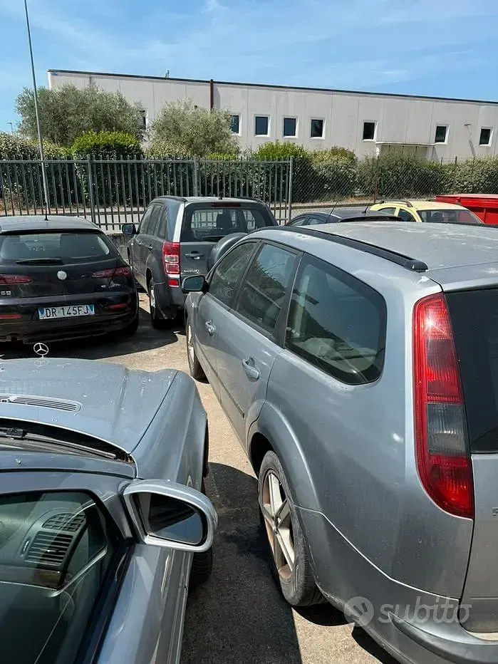 Usata Ford Focus 116 CV (85 kW) 2006 Grigio Station wagon