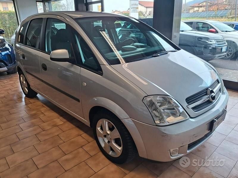 Usata Opel Meriva Cosmo 101 CV (74 kW) 2004 Grigio Monovolume