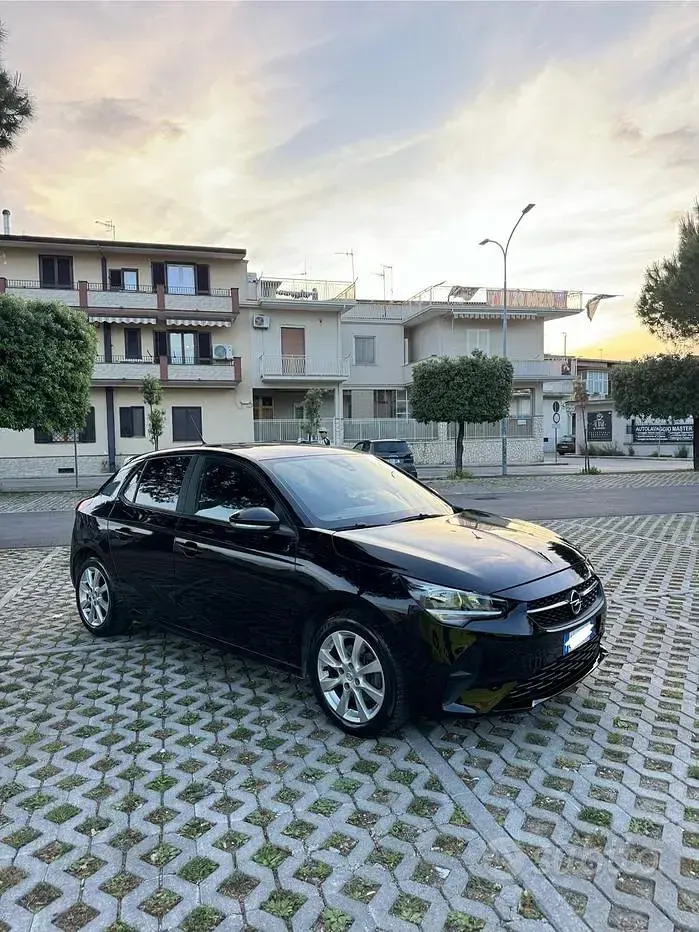 Usata Opel Corsa Elegance 102 CV (75 kW) 2023 Nero Utilitaria