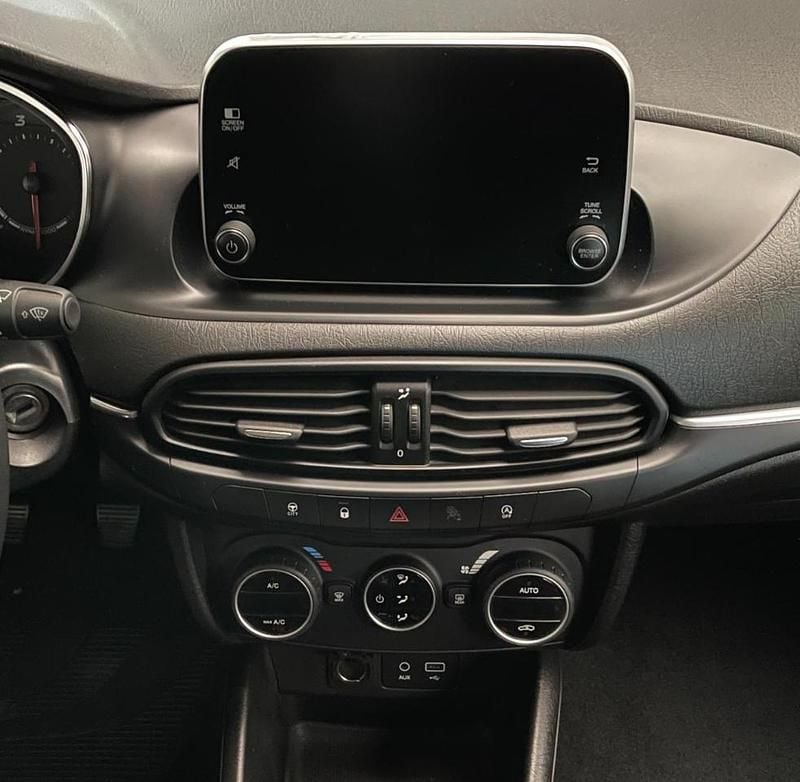 Usata Fiat Tipo Lounge 95 CV (69 kW) 2018 Gray Berlina