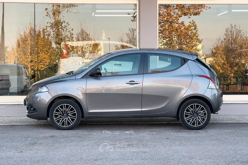 Usata Lancia Ypsilon S 69 CV (50 kW) 2022 Argento Utilitaria