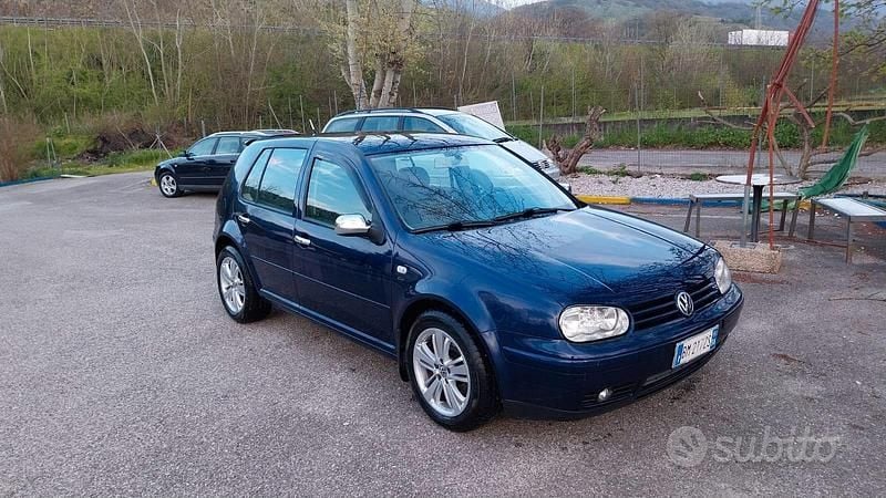 Usata VW Golf IV R 75 CV (55 kW) 2000 Blu Utilitaria
