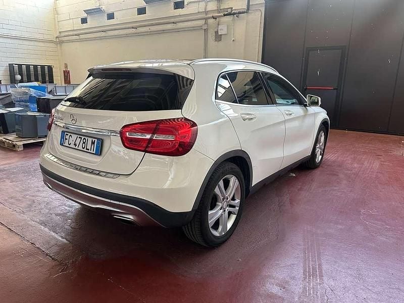 Usata Mercedes GLA180 Business 109 CV (80 kW) 2016 Bianco SUV