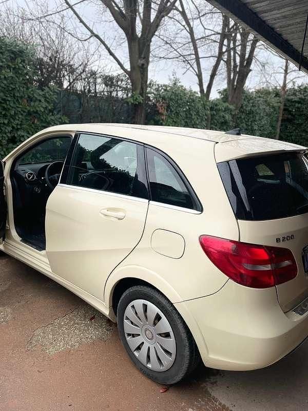 Usata Mercedes B200 Executive 156 CV (114 kW) 2014 Beige Monovolume