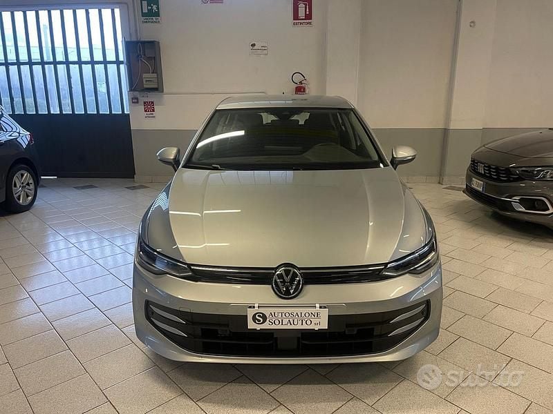 Usata VW Golf VIII Life 116 CV (85 kW) 2025 Grigio Berlina