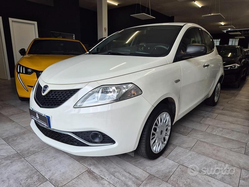 Usata Lancia Ypsilon Silver 69 CV (50 kW) 2018 Bianco Utilitaria
