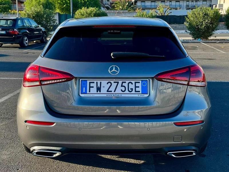Usata Mercedes A180 116 CV (85 kW) 2019 Grigio Berlina