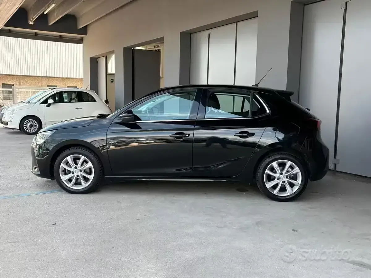 Usata Opel Corsa Elegance 101 CV (74 kW) 2021 Nero Utilitaria
