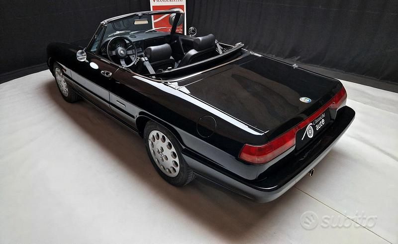 Usata Alfa Romeo Spider 130 CV (95 kW) 1992 Nero Cabrio