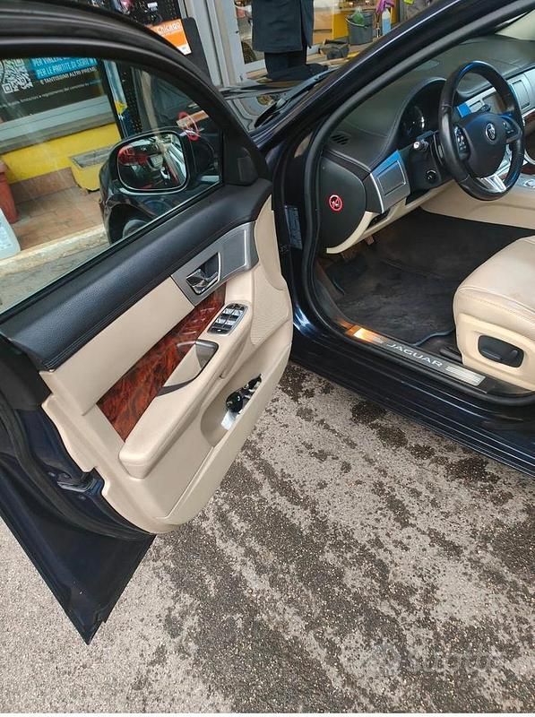 Usata Jaguar XF 240 CV (176 kW) 2015 Blu Berlina