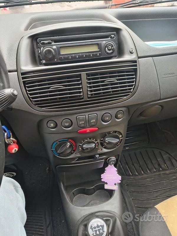 Usata Fiat Punto 2005 Blu Utilitaria