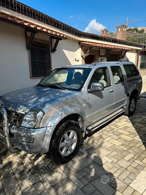 Usata Isuzu Pick up 131 CV (96 kW) 2004 Grigio Pick-up