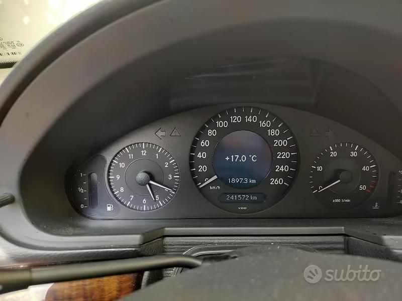 Usata Mercedes E220 150 CV (110 kW) 2009 Grigio Berlina