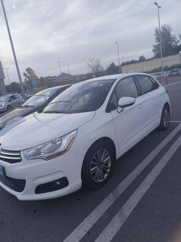 Usata 2013 Citroën C4 Tendance Tre volumi | 6000 € (Buon prezzo) - Immagine 1/4