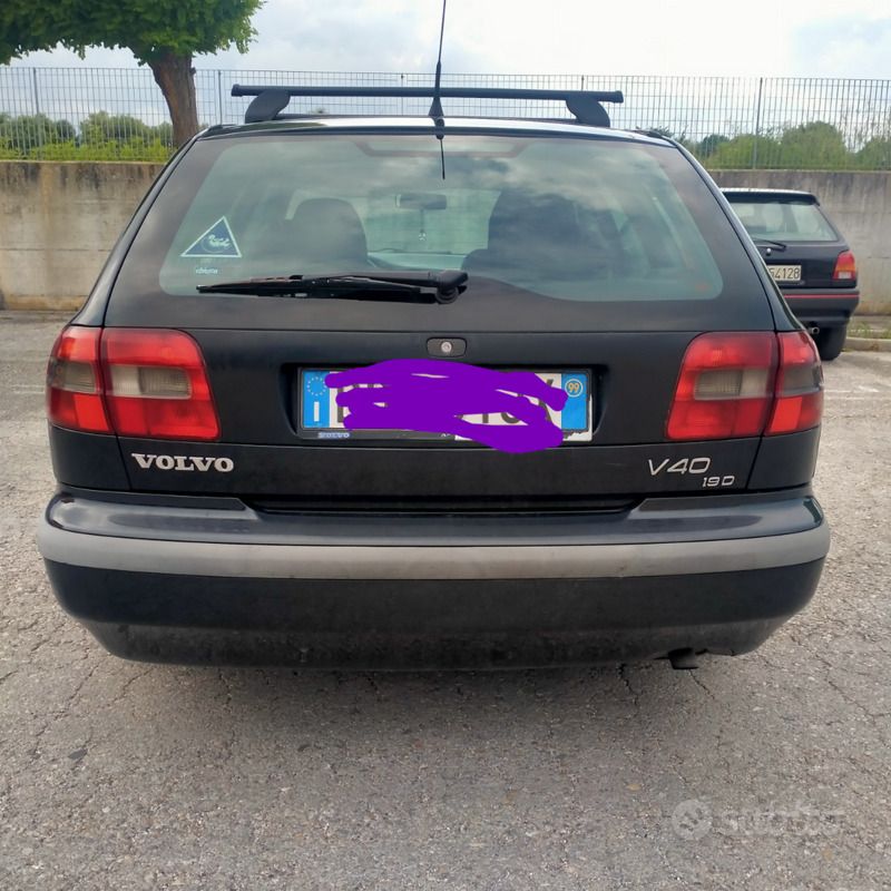Nero Usata 1999 Volvo V40 Station wagon | 1000 € - Immagine 1/3