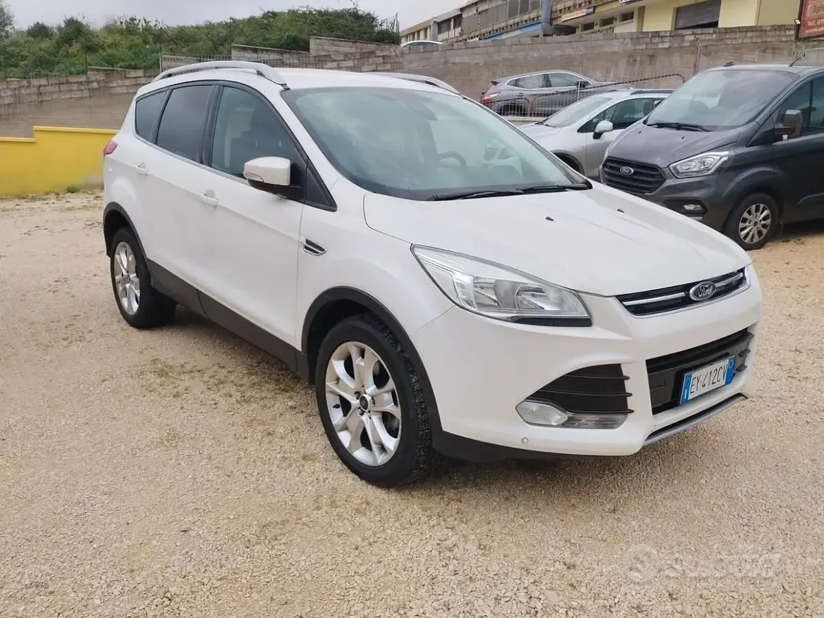 Usata Ford Kuga 150 CV (110 kW) 2015 Bianco SUV
